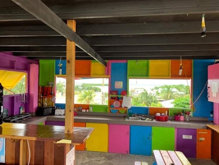 Travellers Palm Backpackers Vandrarhem Caye Caulker Exteriör bild