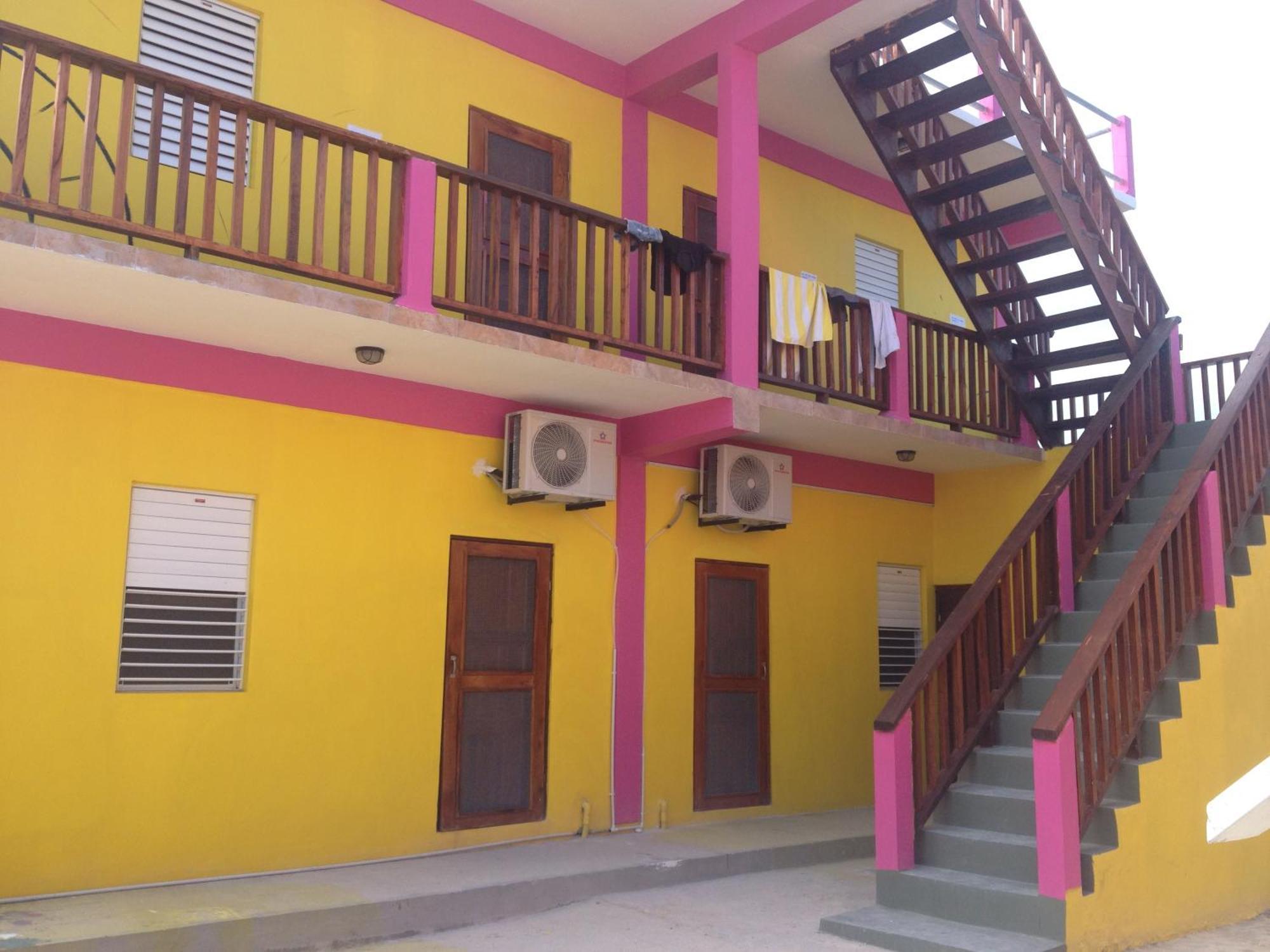 Travellers Palm Backpackers Vandrarhem Caye Caulker Exteriör bild